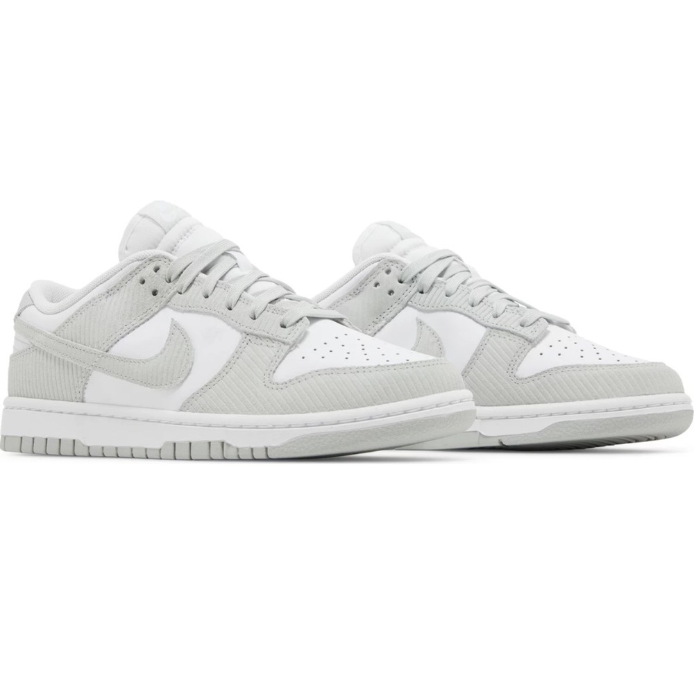 Nike Dunks White Silver